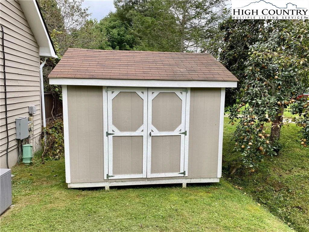 Image number 4 for the current listing