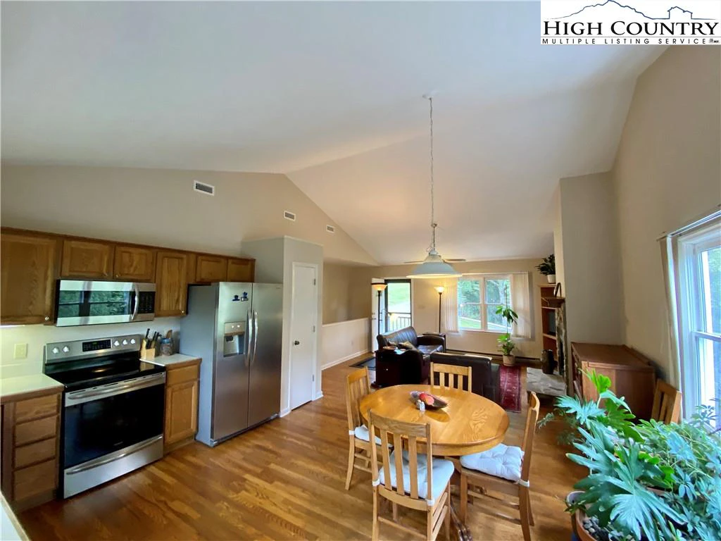 Image number 21 for the current listing