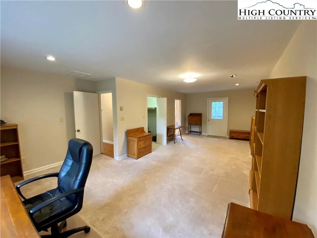 Image number 20 for the current listing