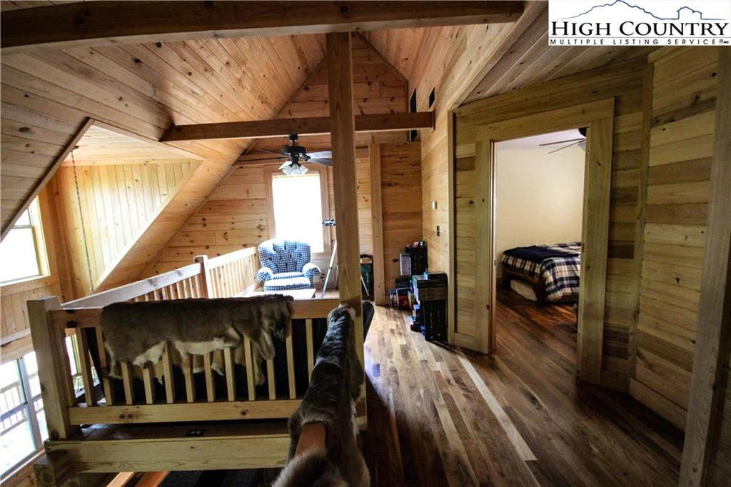 Image number 3 for the current listing