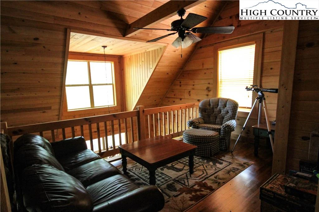 Image number 4 for the current listing