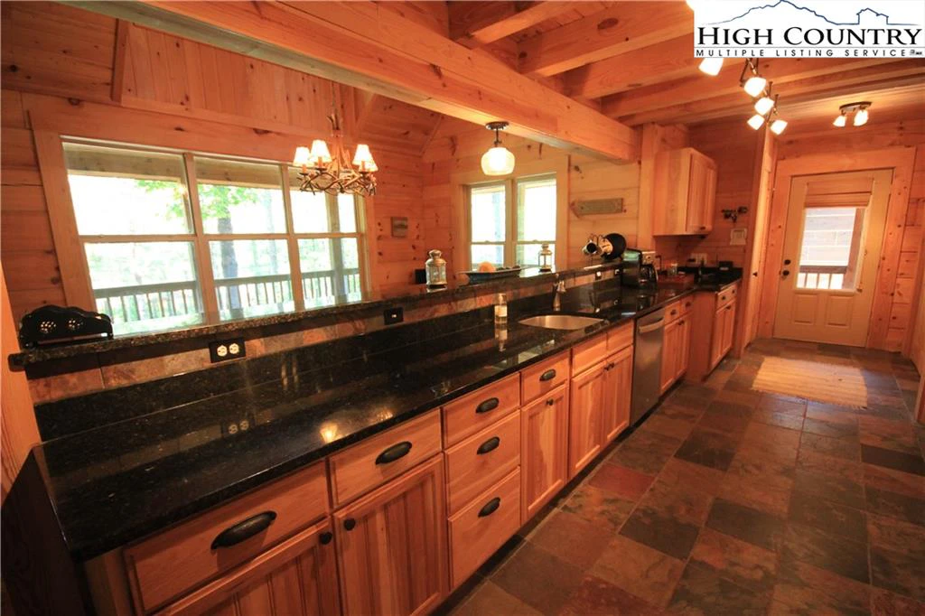 Image number 15 for the current listing