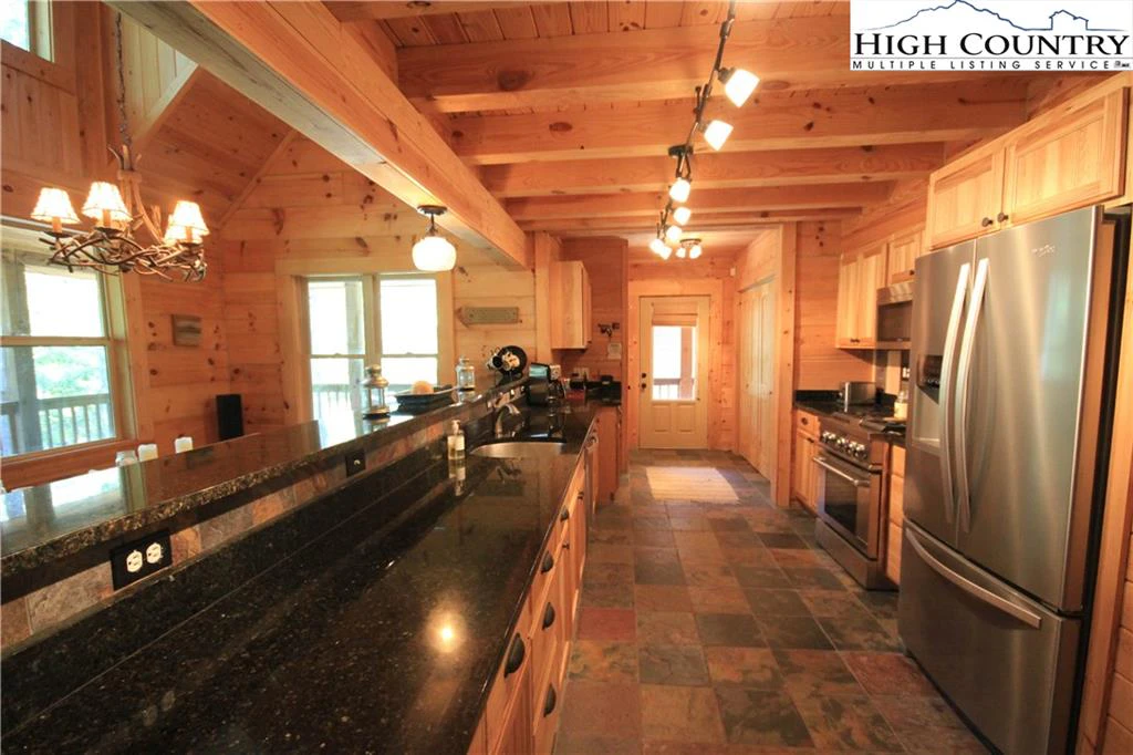 Image number 16 for the current listing