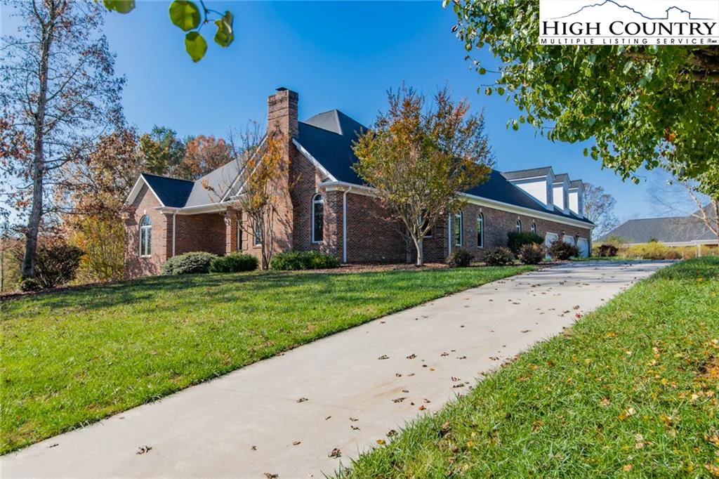 Image number 1 for the current listing