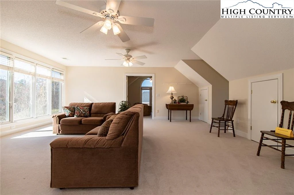 Image number 8 for the current listing