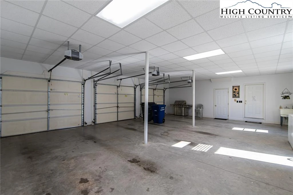 Image number 5 for the current listing