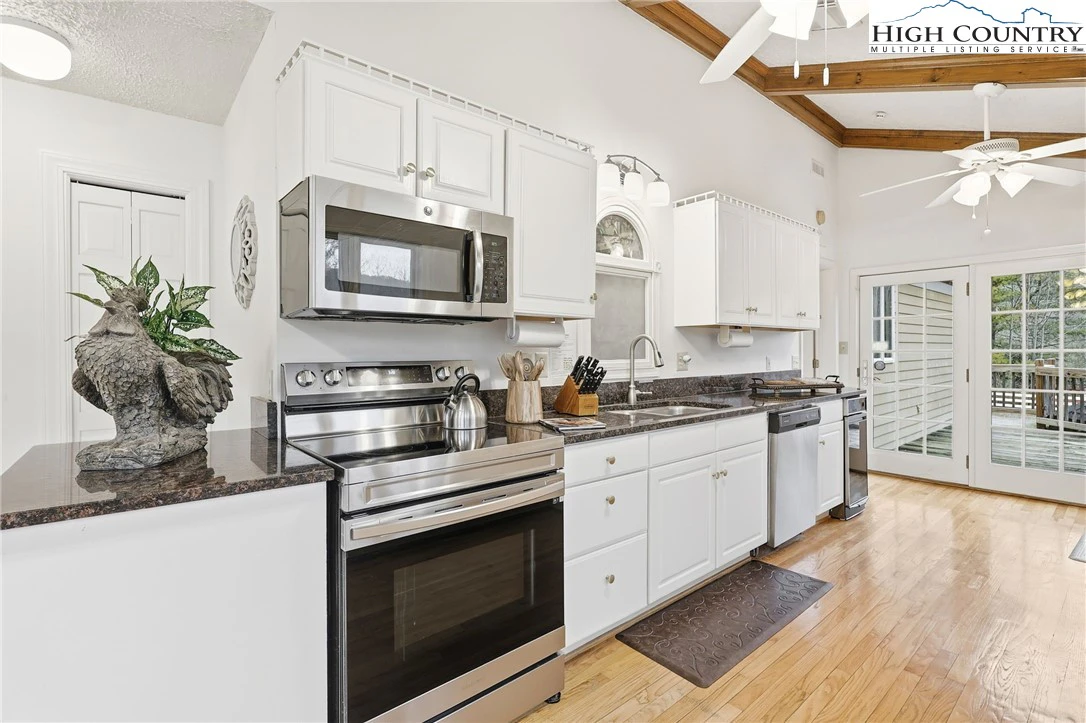 Image number 5 for the current listing