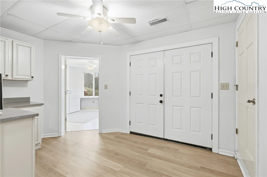 Image number 2 for the current listing
