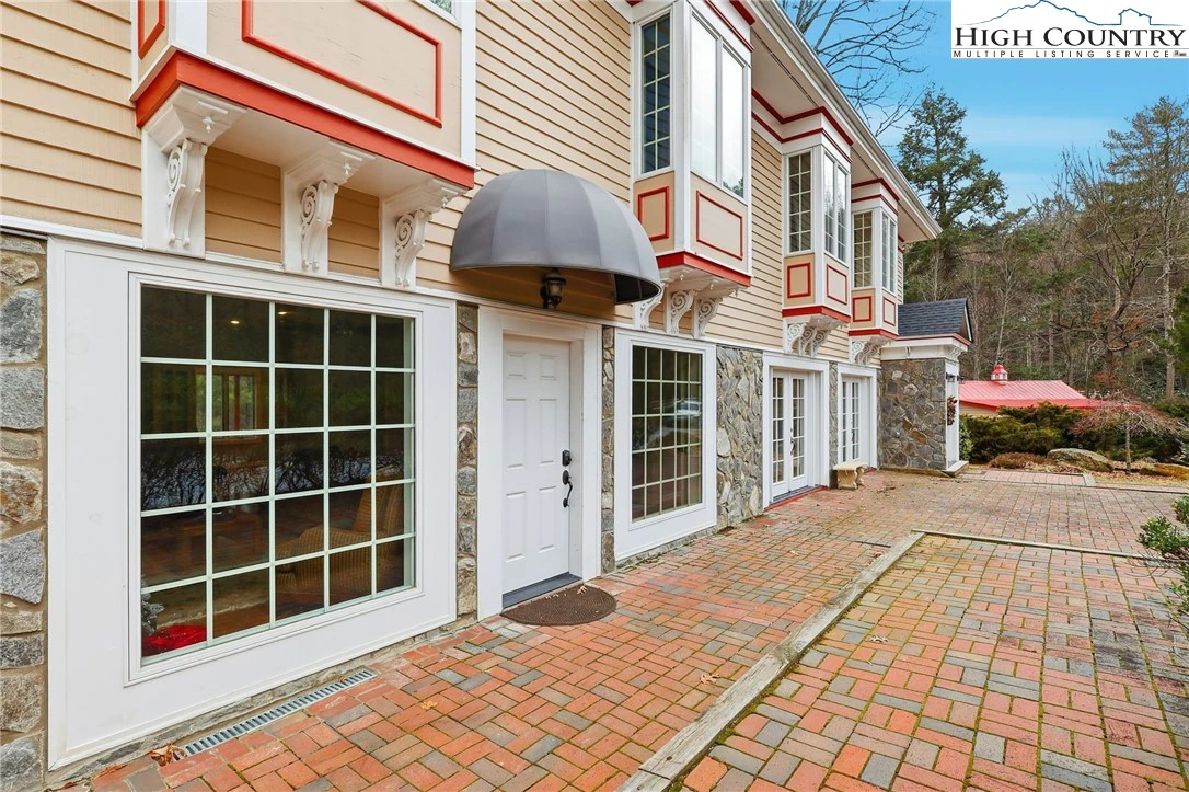 Image number 18 for the current listing