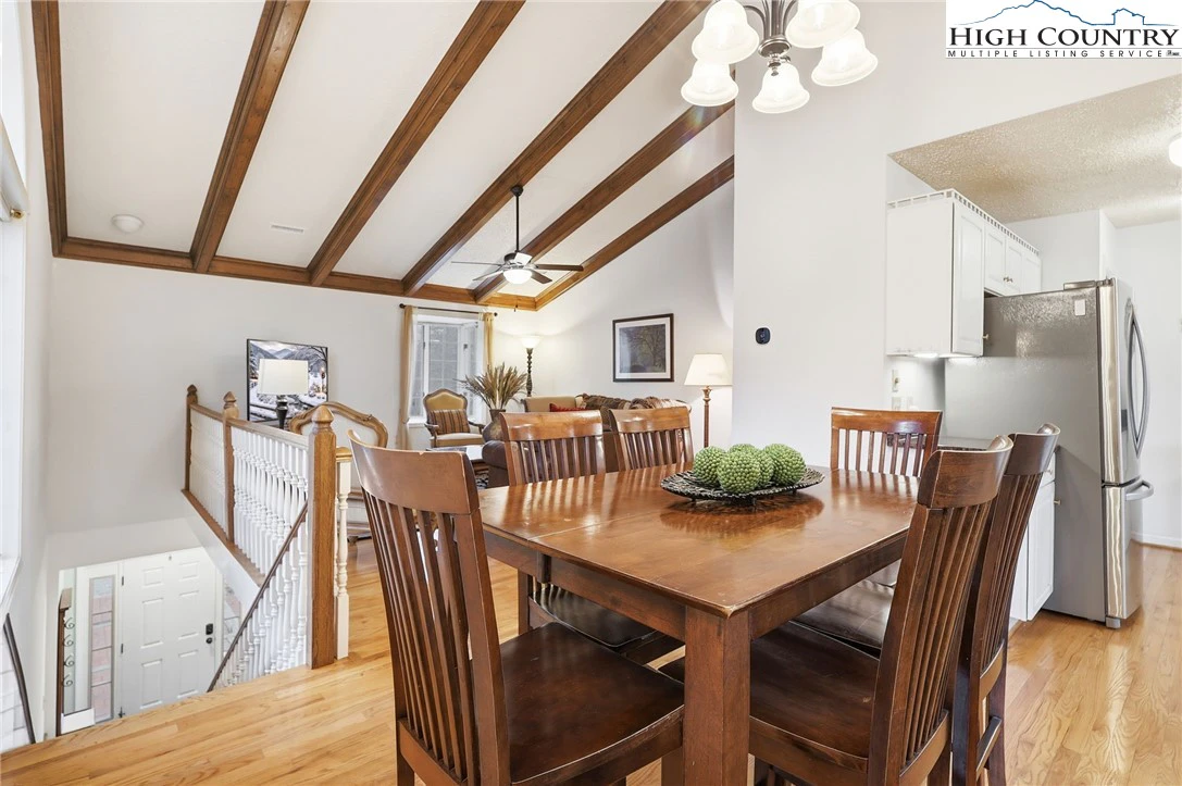 Image number 5 for the current listing