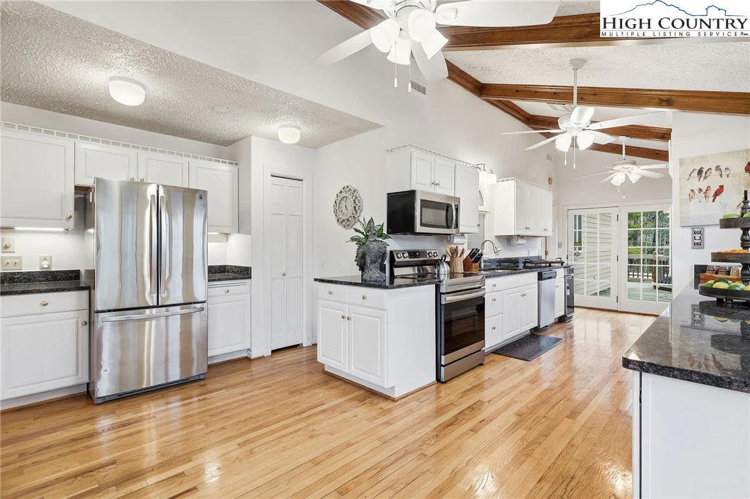 Image number 8 for the current listing
