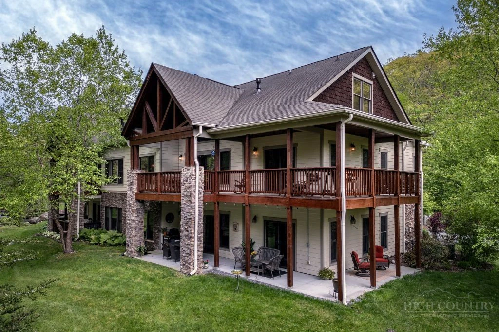 Image number 1 for the current listing