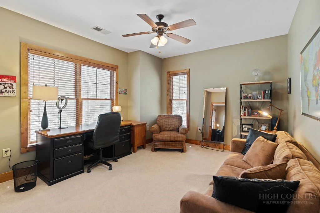 Image number 15 for the current listing