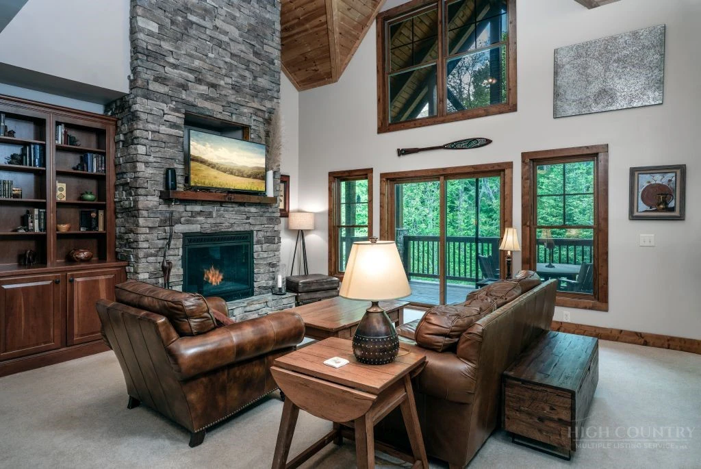 Image number 14 for the current listing
