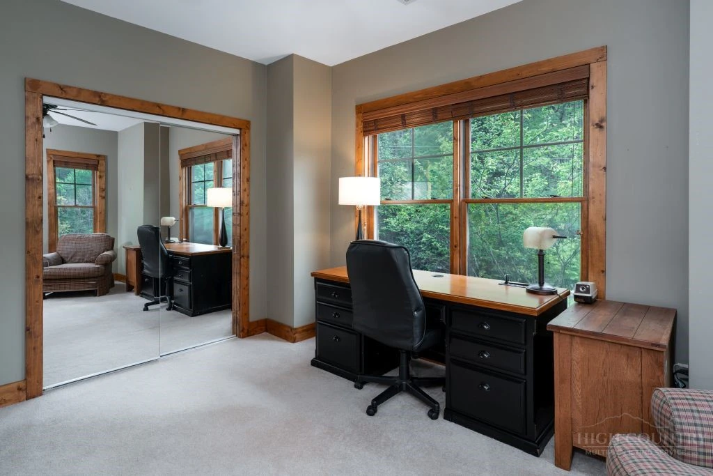 Image number 6 for the current listing