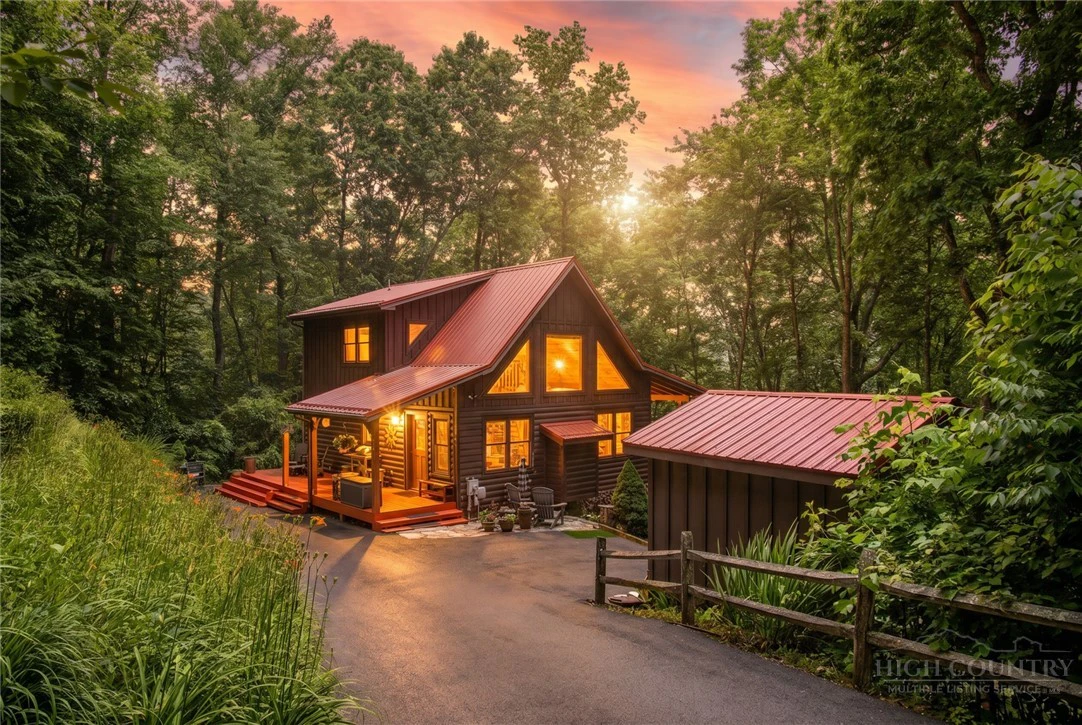 Image number 1 for the current listing