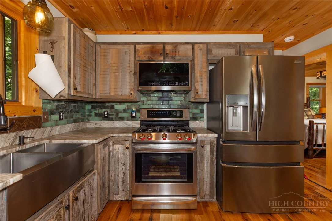 Image number 8 for the current listing