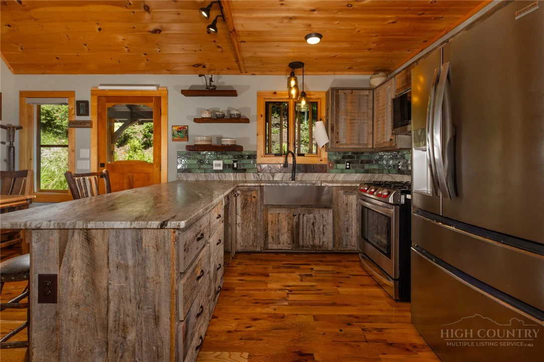 Image number 7 for the current listing