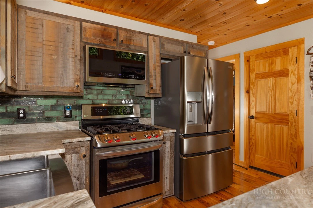 Image number 9 for the current listing