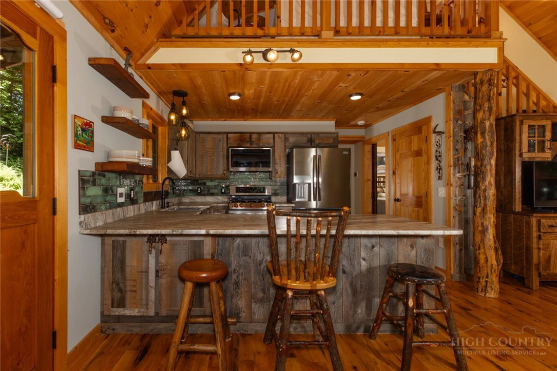 Image number 5 for the current listing