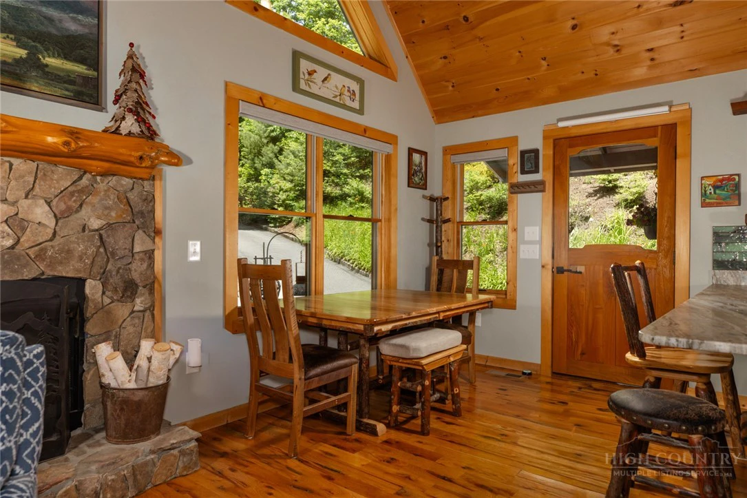 Image number 10 for the current listing