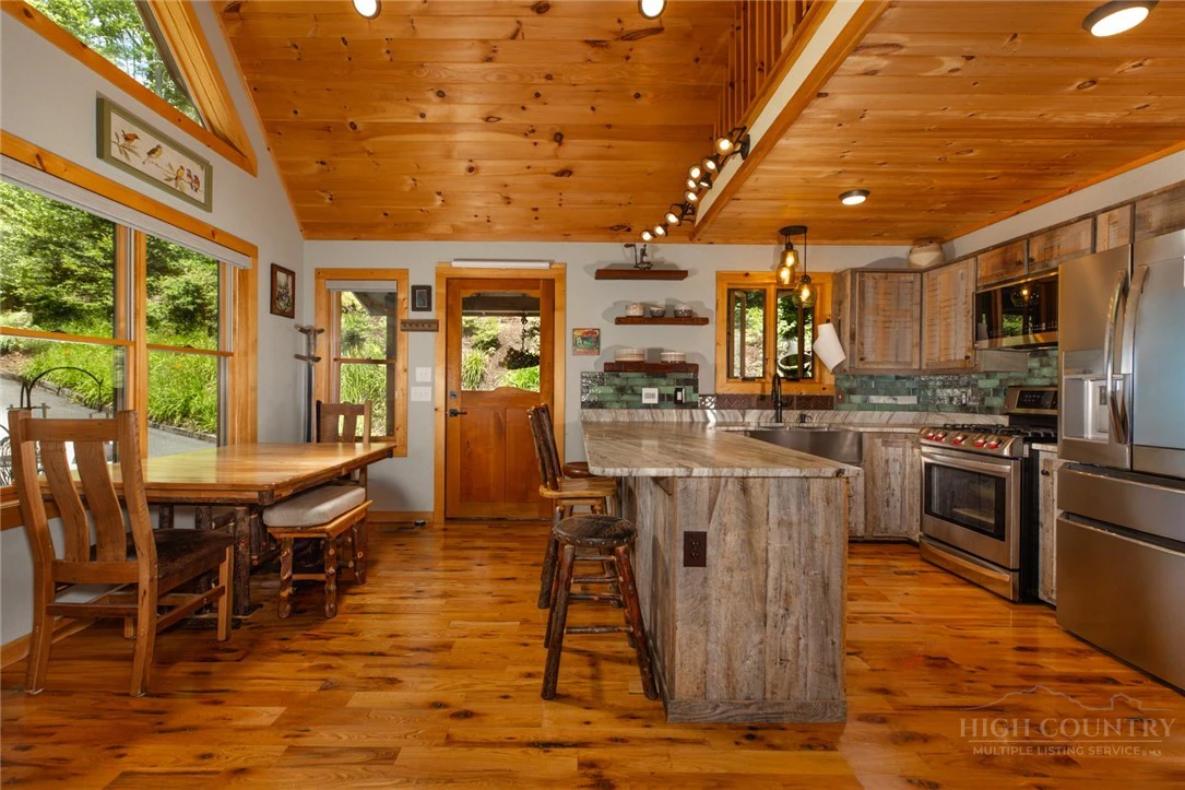 Image number 6 for the current listing