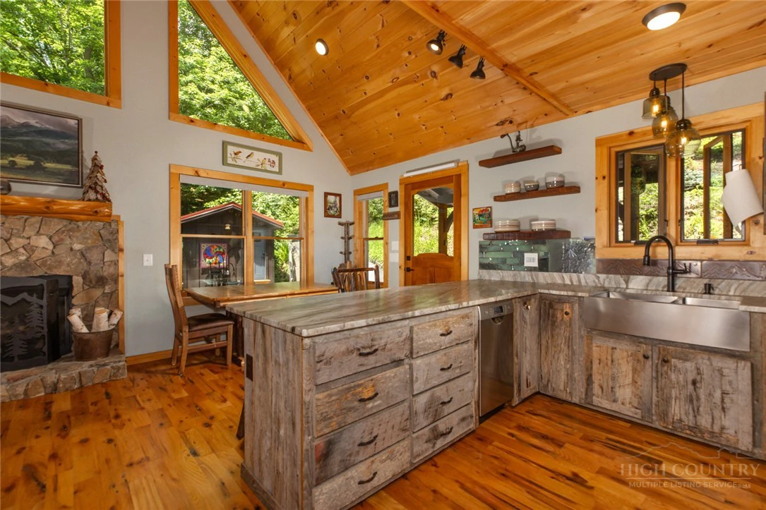 Image number 12 for the current listing