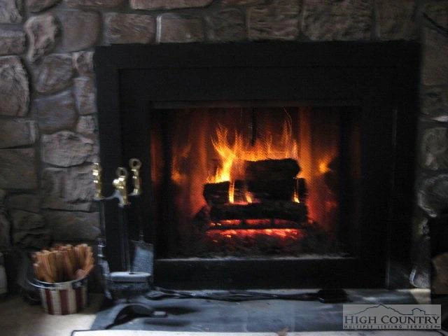 Image number 5 for the current listing