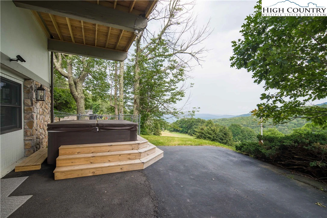 Image number 11 for the current listing