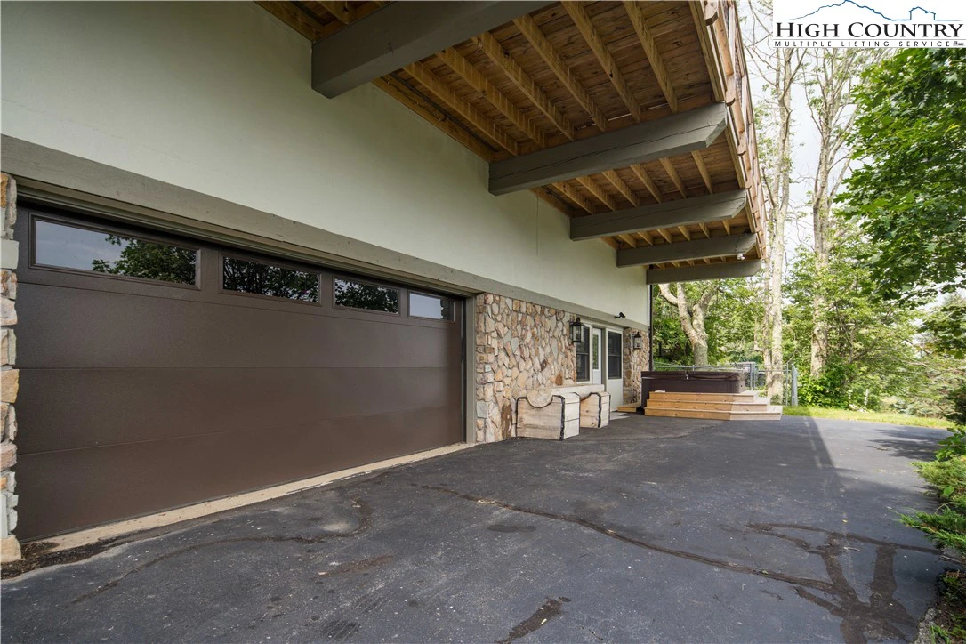 Image number 5 for the current listing