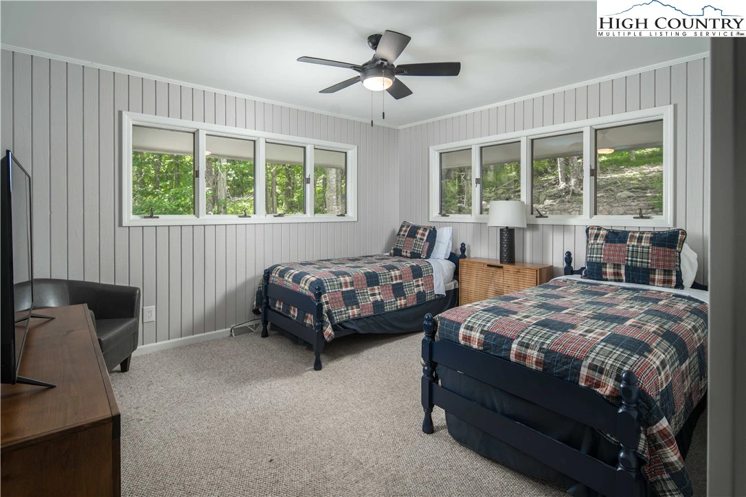 Image number 7 for the current listing