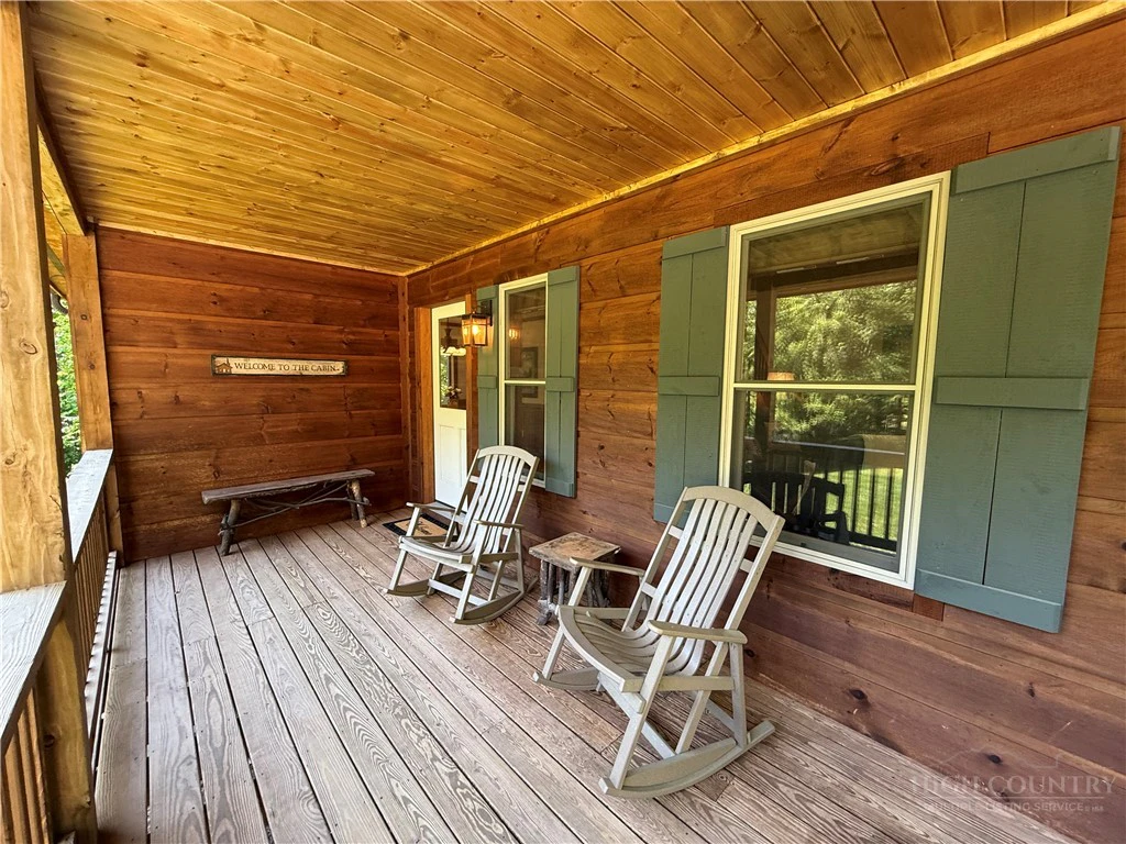 Image number 4 for the current listing