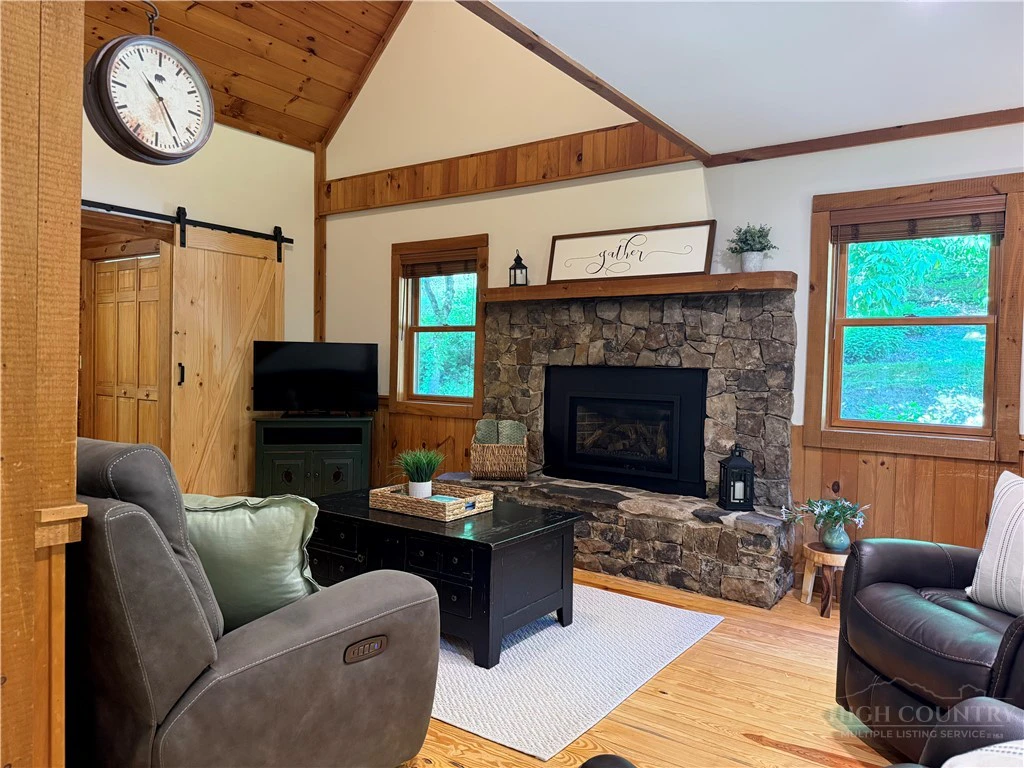 Image number 7 for the current listing