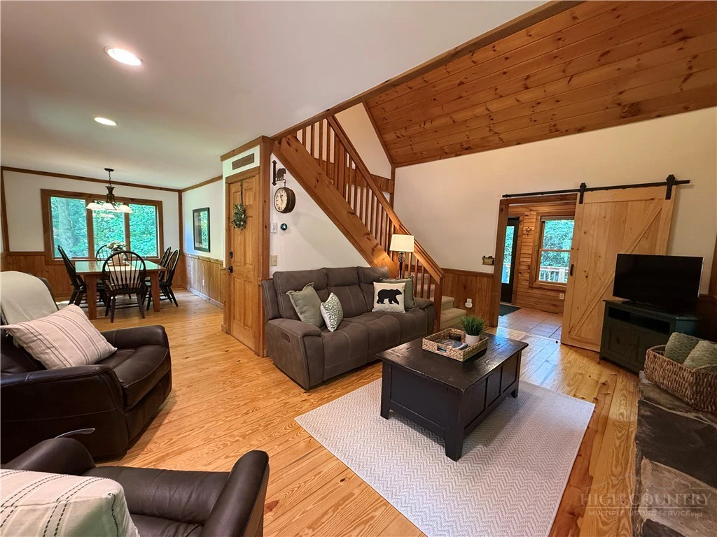 Image number 9 for the current listing
