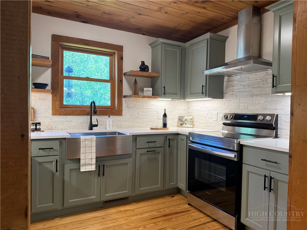 Image number 11 for the current listing