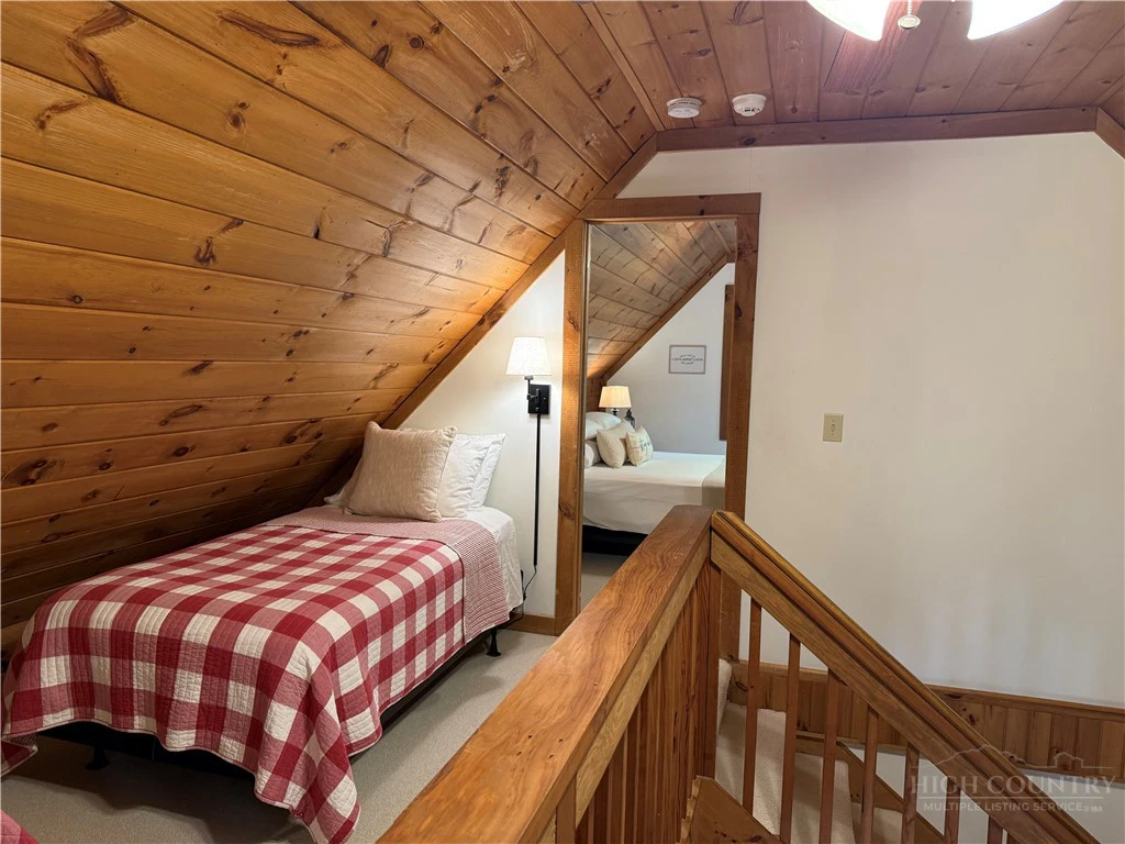 Image number 17 for the current listing
