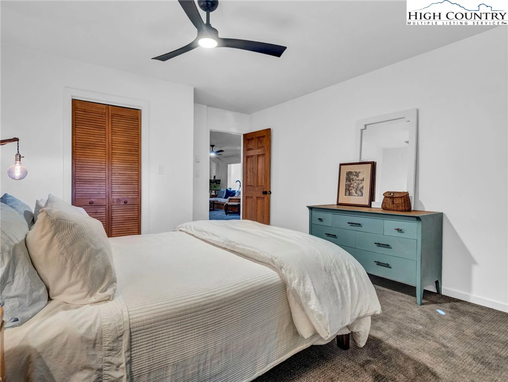 Image number 7 for the current listing
