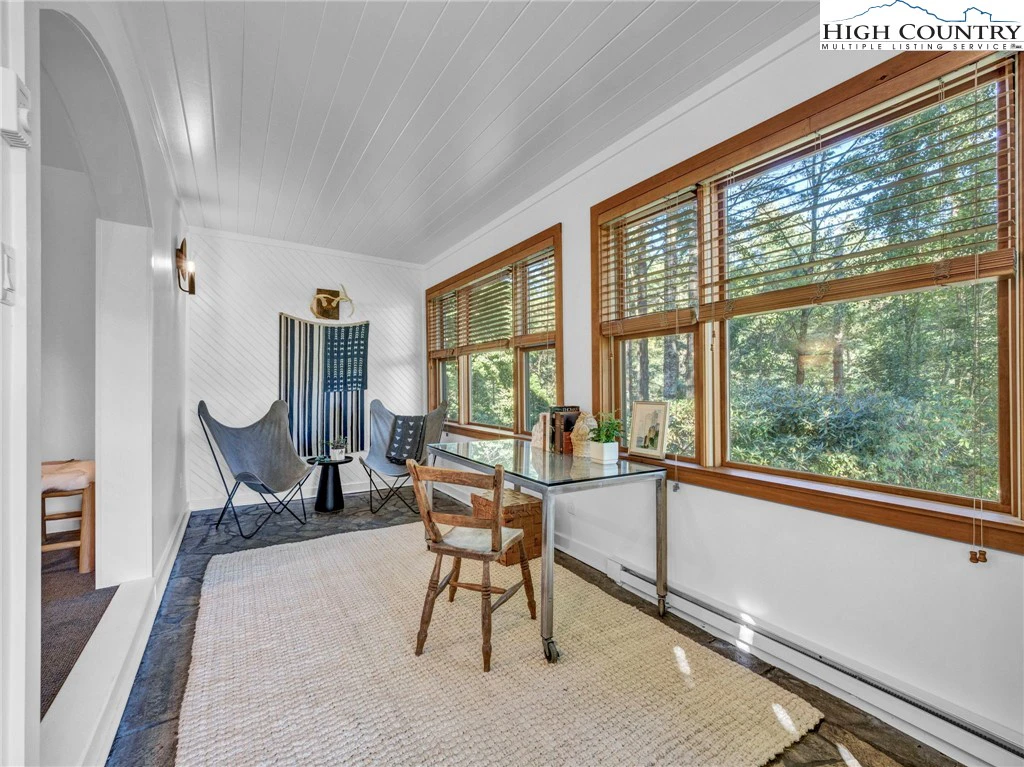 Image number 10 for the current listing