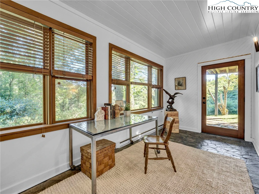 Image number 9 for the current listing