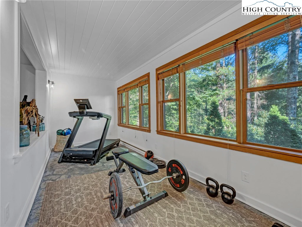 Image number 6 for the current listing