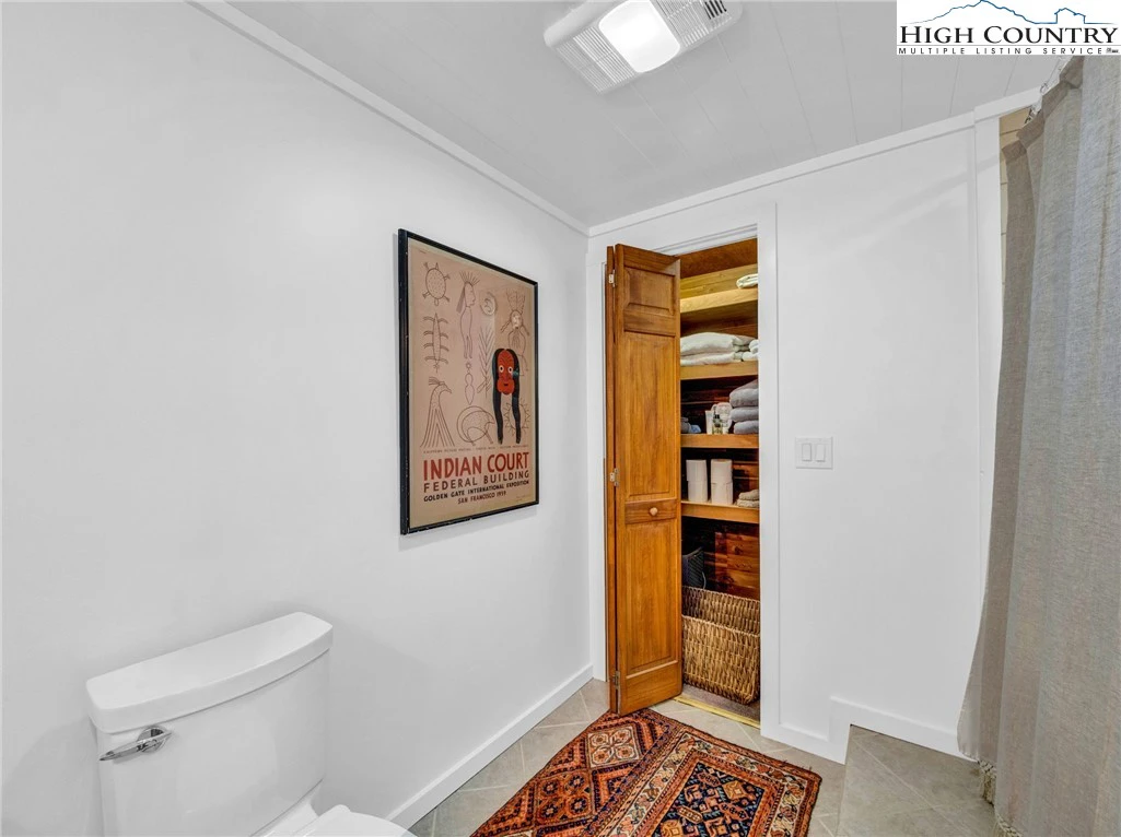 Image number 11 for the current listing