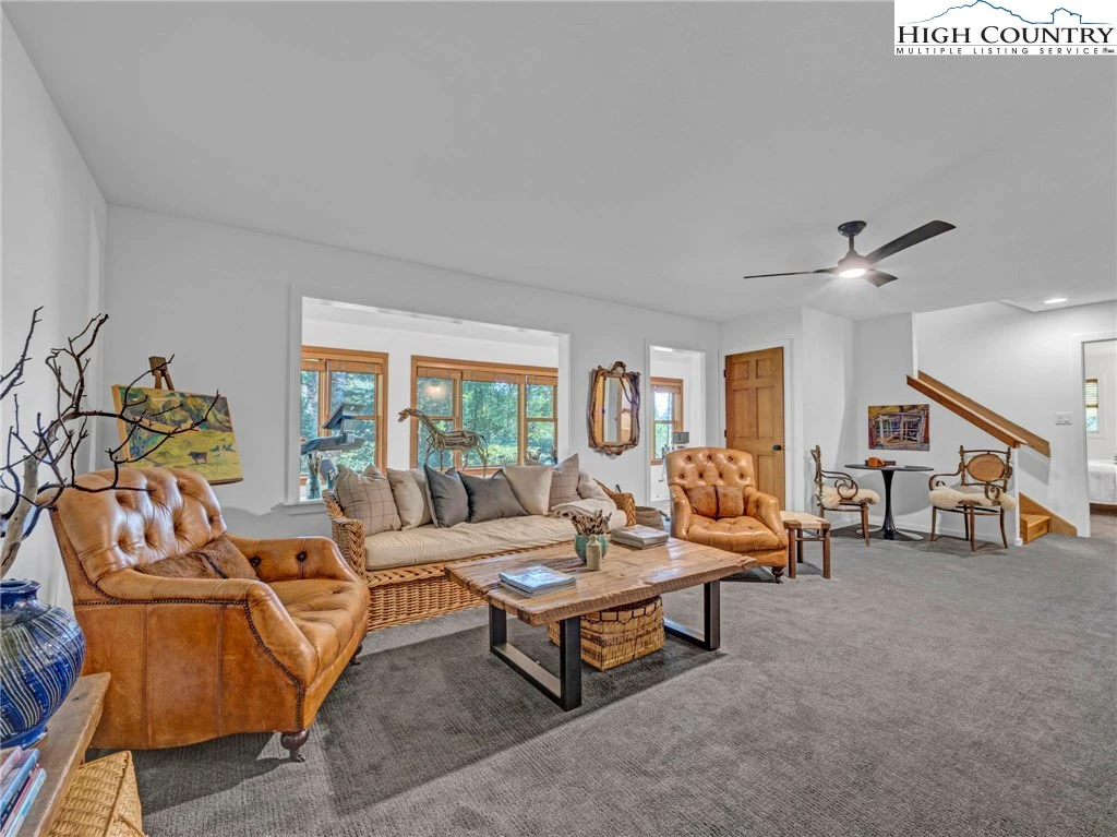 Image number 4 for the current listing