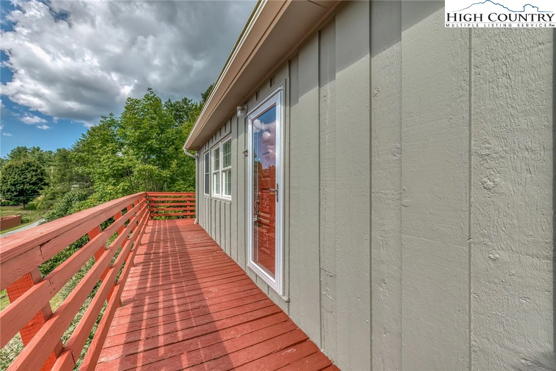Image number 19 for the current listing