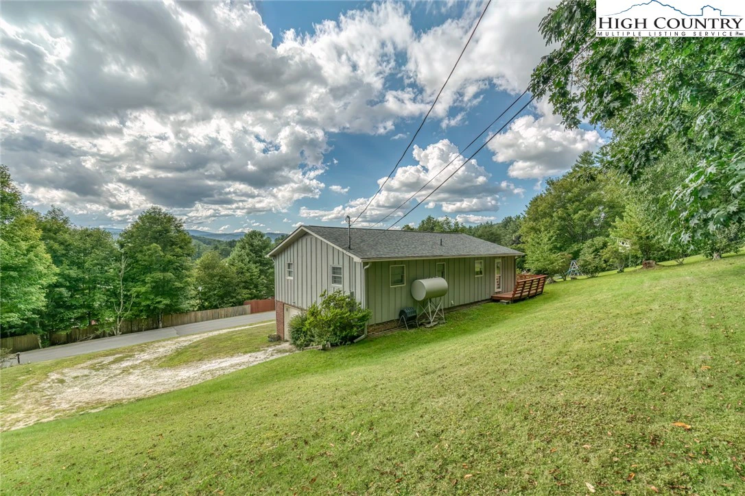 Image number 14 for the current listing