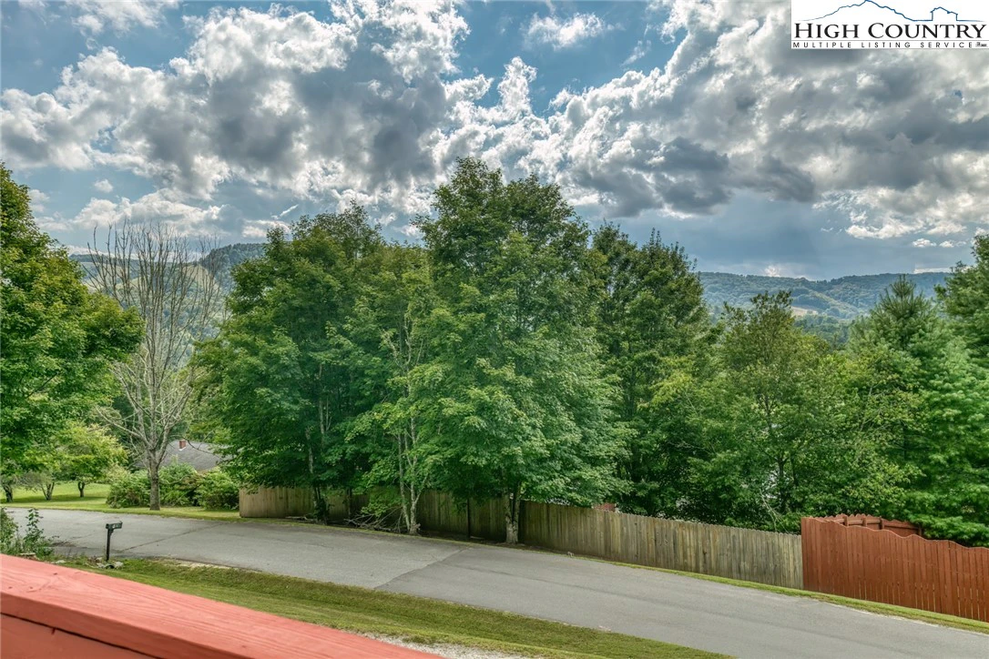 Image number 17 for the current listing