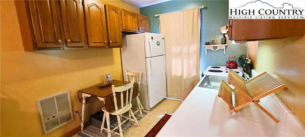 Image number 2 for the current listing