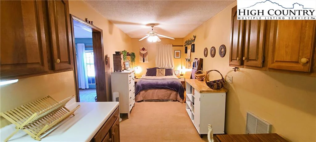 Image number 11 for the current listing