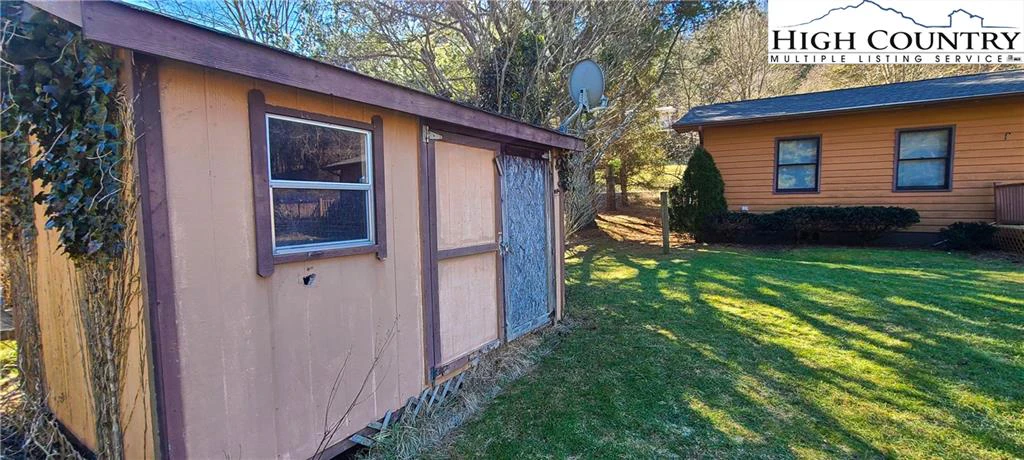 Image number 16 for the current listing