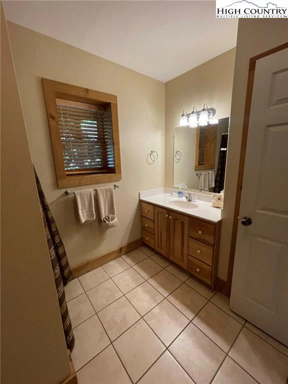 Image number 4 for the current listing