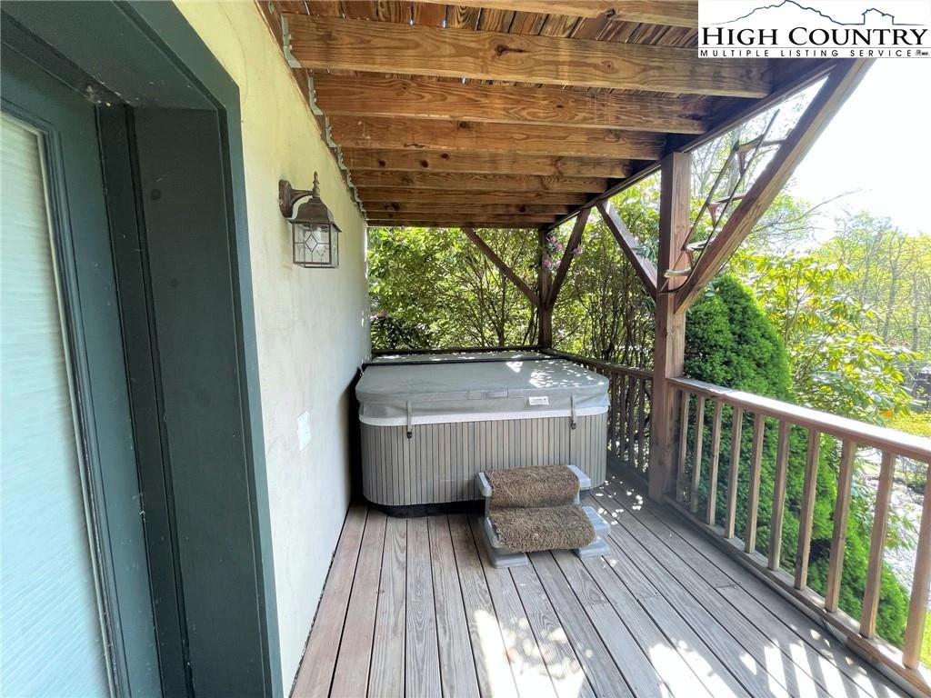 Image number 11 for the current listing